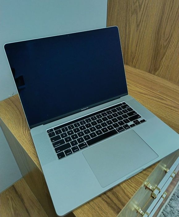 Macbook Pro 2019 16 inch cpu i9 ram 16 gb ssd 1 tb