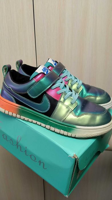 Кроссовки подростковые