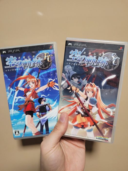 Vând artbook legend of heroes + bonus 2 jocuri psp