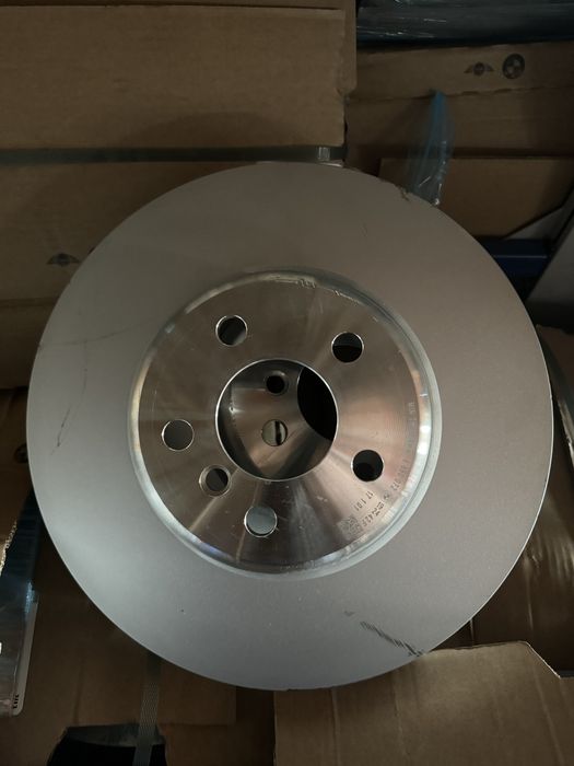 2 x Discuri frana originale BMW G30 2018. Se pot vinde si engross.
