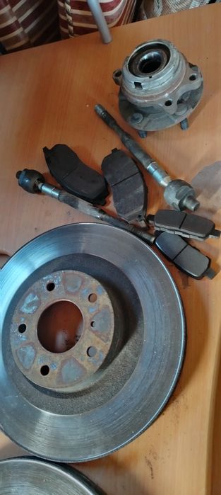 Продаю запчасти от машин.