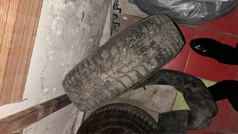 Продам зимние шины Triangle 195/65/15 с дисками