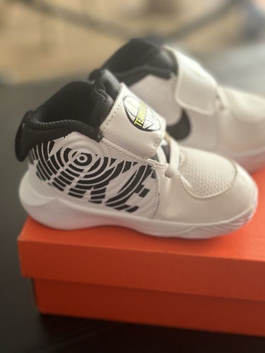 Nike маратонки р-р 22