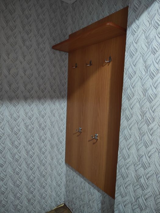 Продам прихожую  полностью
