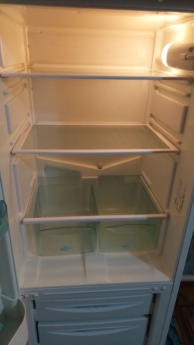 Продам Холодильник двухкамерный