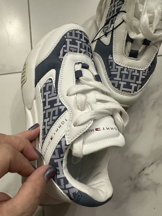 Оригинални детски маратонки Tommy Hilfiger  номерът е 34