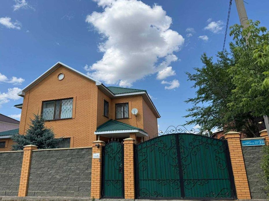 Продается коттедж на 12мкр по горячей цене