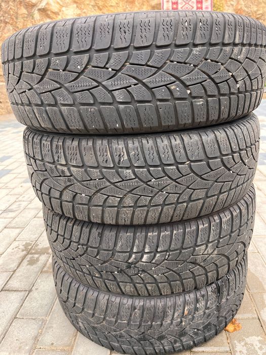 Vând anvelope M+S Dunlop