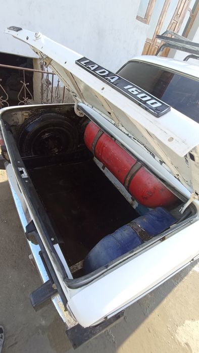 Vaz 2106 benzin va metanga (75litr) muammosiz yuradi.