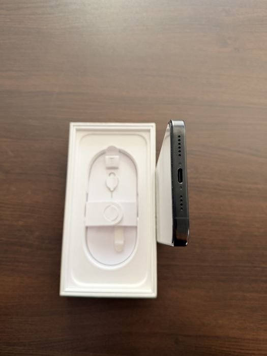 iPhone 16 Pro Max, Black Titanium