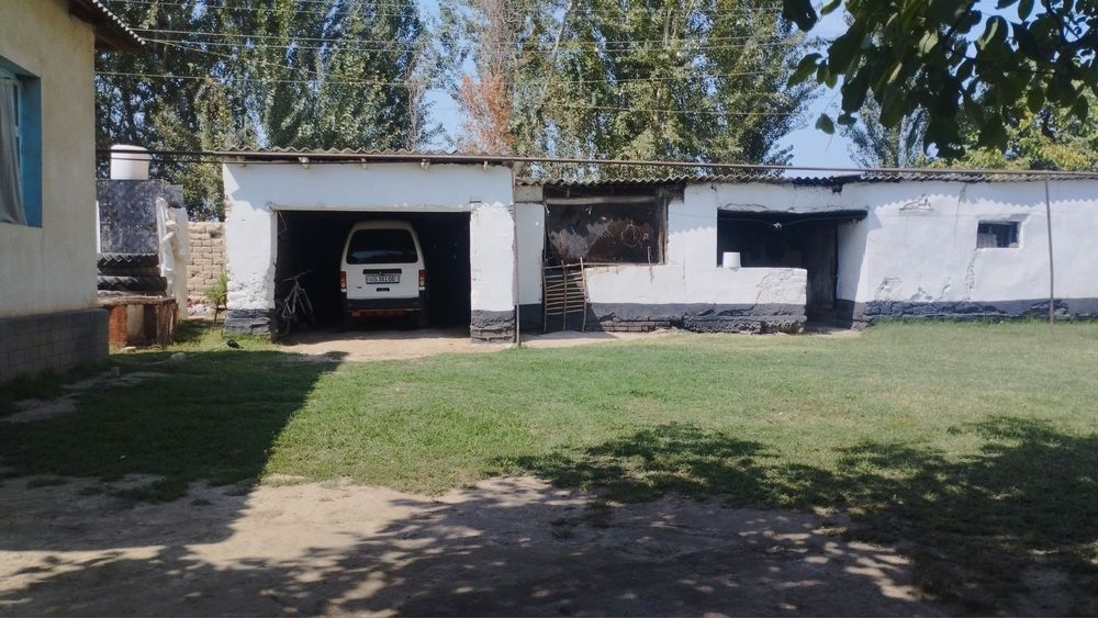 Уй сотилади 1 та Уй нархига 2 та уй зор уй зор нарх