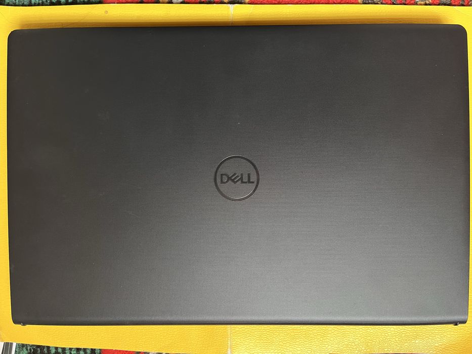 Noutbuk Dell Vostro 3520