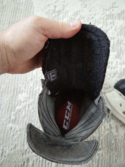 Продам коньки CCM-U