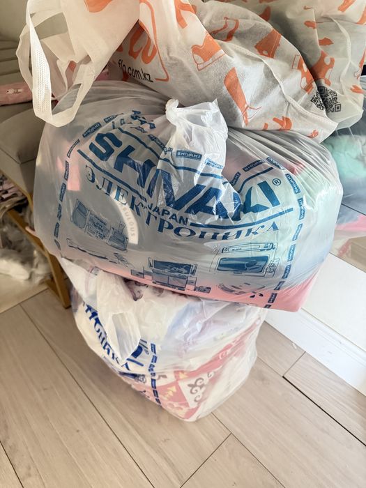 Отдам пакеты с вещами