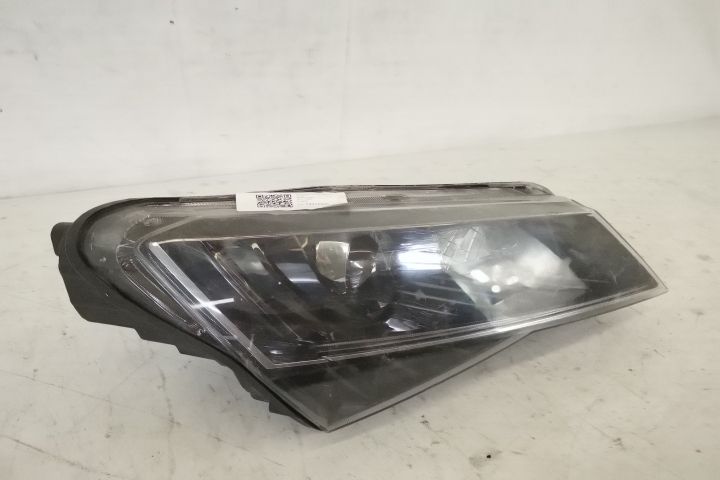 Фар Дясно Оригинален Ксенон Адаптивен Повреден Шкода Суперб 3 / Skoda