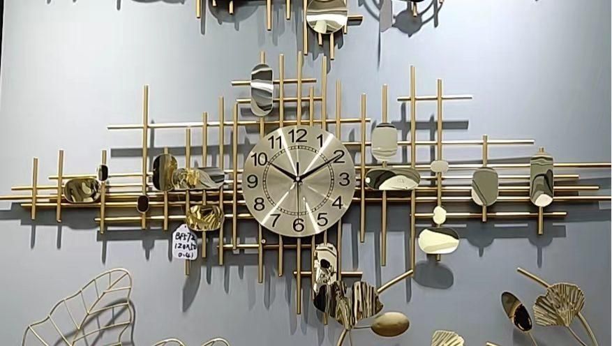 Часы настенные новые в упаковке