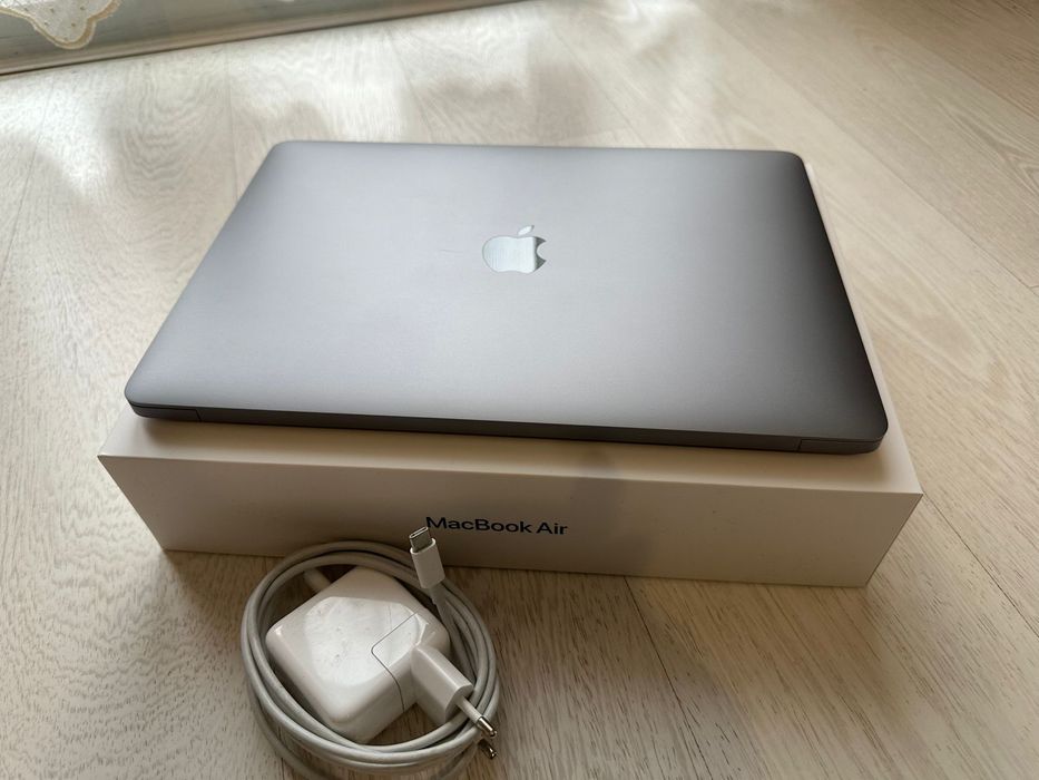 Apple MacBook Air Retina 13" - 2020 - 8 GB RAM - 256 GB SSD