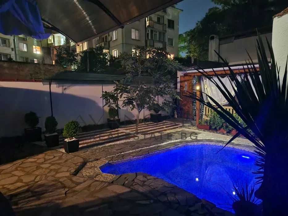 Продава се Магазин в Пловдив, Център - 131 кв.м за 1781 €/кв.м - Снимка #14