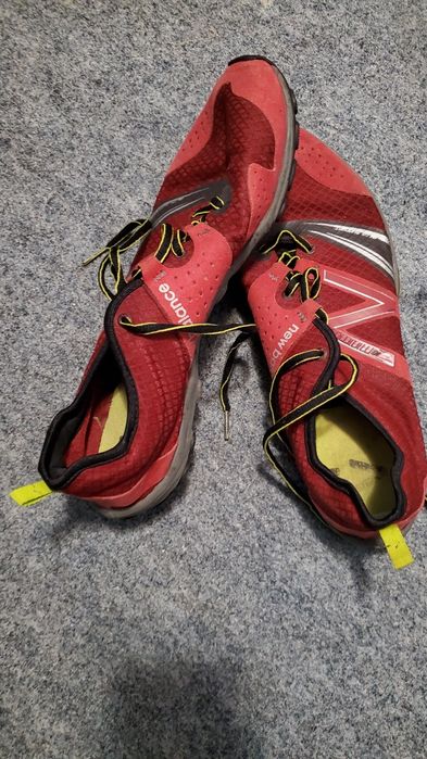 Sneakers alergare marime 45... Nu stiu d e ce trebuie 70 de caractere.