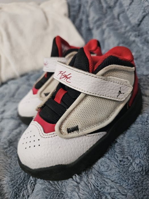 Vând Jordan mar.23.5