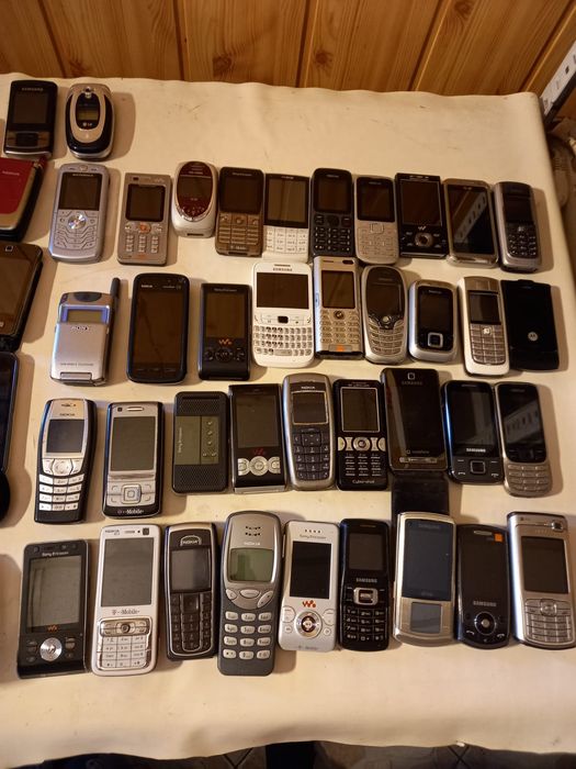 Vând/schimb 200 telefoane vechi Nokia, Samsung, Sony, Sony Ericsson,LG, Blackberry