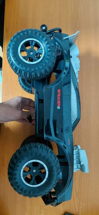 Masina cu telecomanda