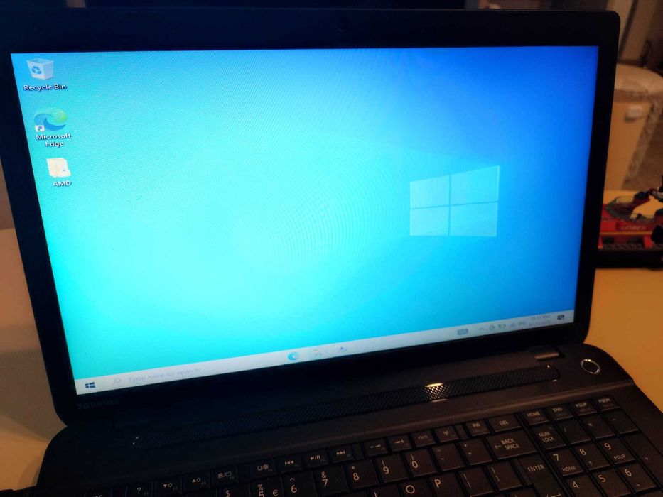 Laptop Toshiba Satellite display 17.3"
