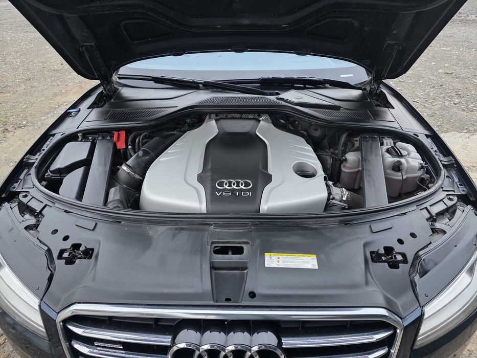 Audi A8L.        .
