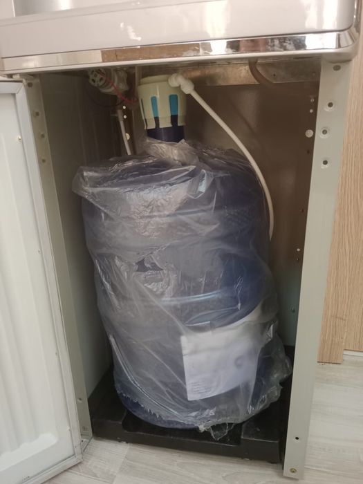 стол, шкаф, кулер, доска