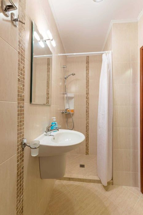 Дава се под наем Двустаен апартамент в Бургас, Център - 52 кв.м за 300 € - Снимка #2