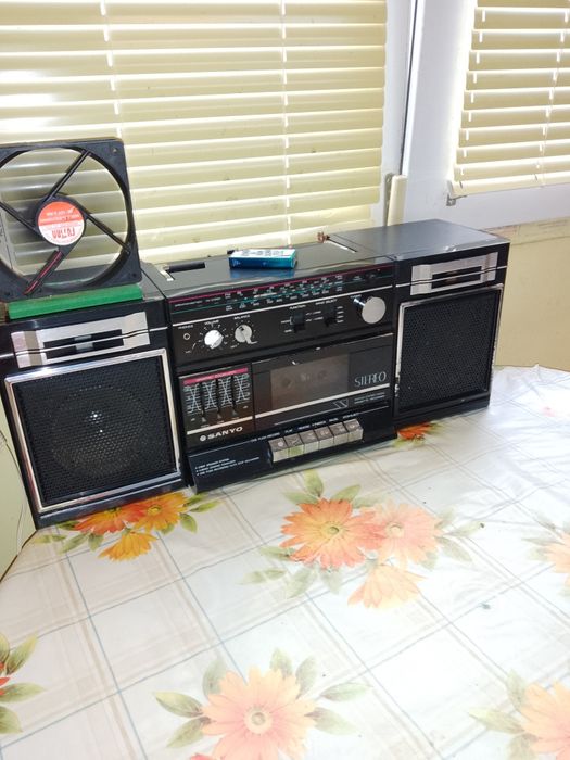Продавам касетофон SANYO