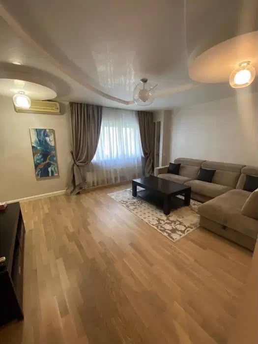 Inchiriere apartament 3 camere zona Decebal