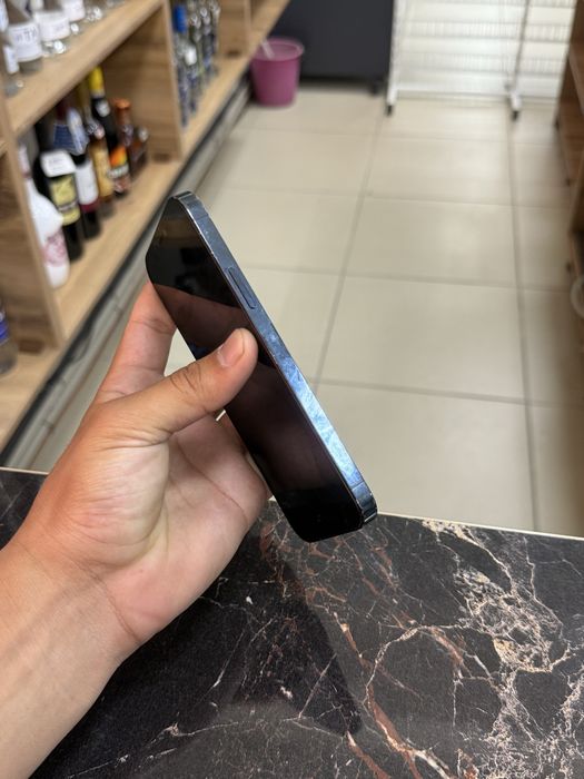 iphone 12 pro в средним состояний