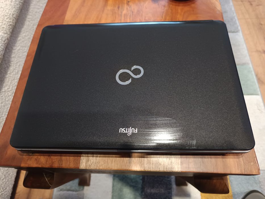 Лаптоп Fujitsu serias sS