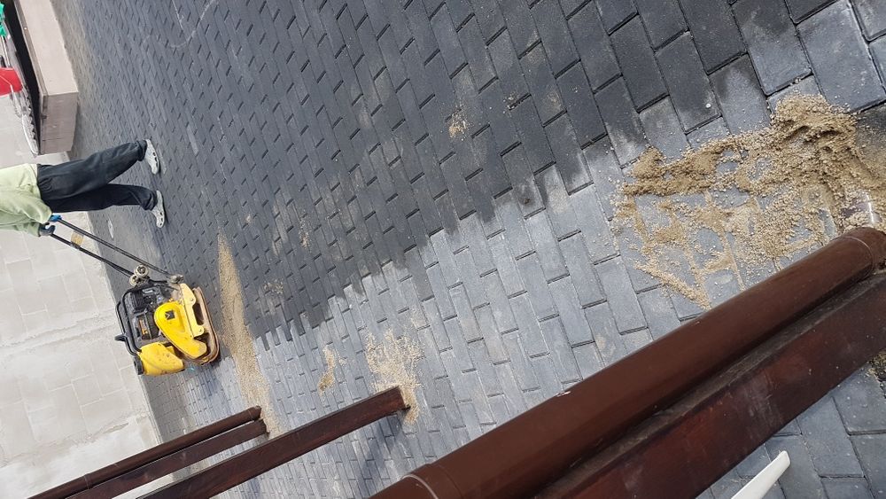 Inchiriez placa compactoare, placa vibranta, vibrator beton 4m