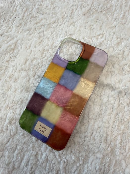 Чехлы для iPhone 13.