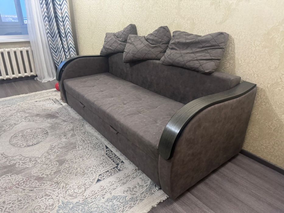 Продам диван  в хорошем состонии самовывоз