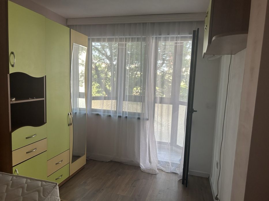 Три стаен апартамент с кухненски бокс