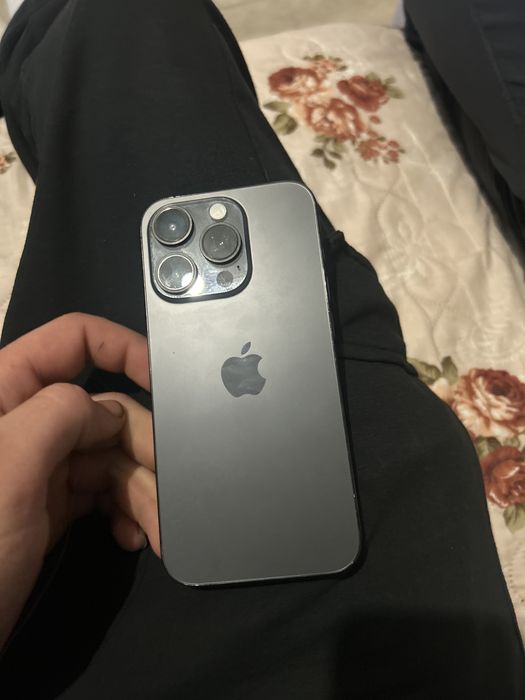 Продам айфон 15 про