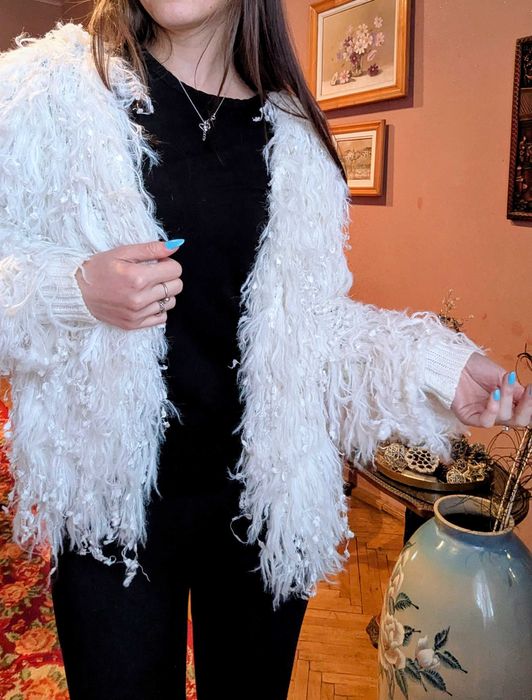 Cardigan drăguț cu croială deschisă și franjuri – primăvară/toamnă