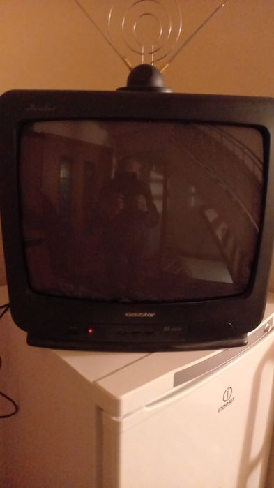 Телевизор , видео магнитола (видеодвойка)