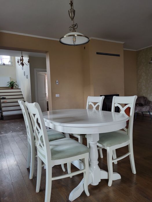 Set masa ovala extensibila si 4 scaune tapițate