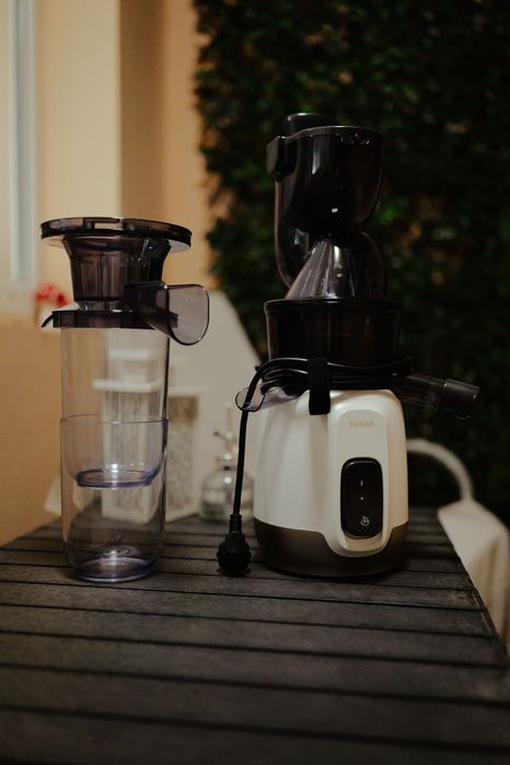 Сокоизтисквачка машина за фреш