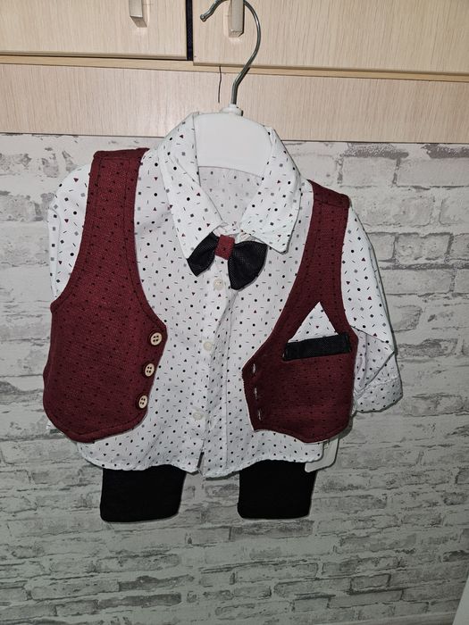 Продам  костюм на мальчика  с рождения  до 3 мес