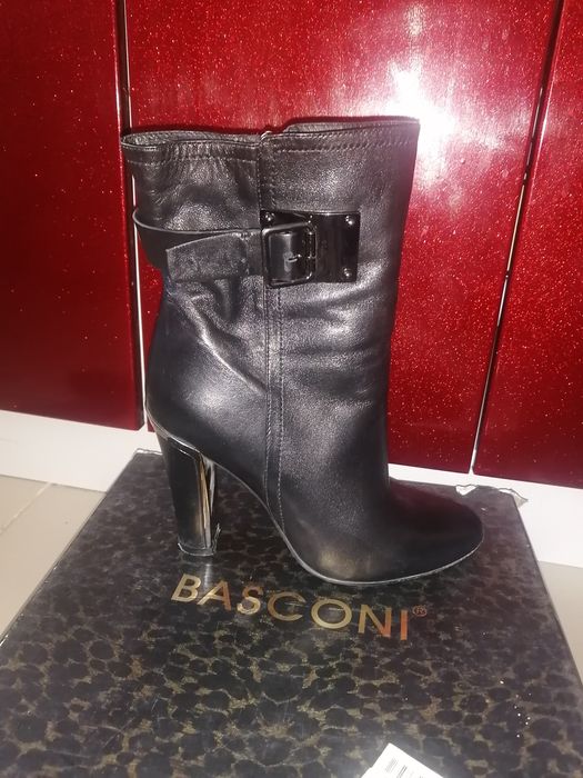 Женские сапоги и ботинки