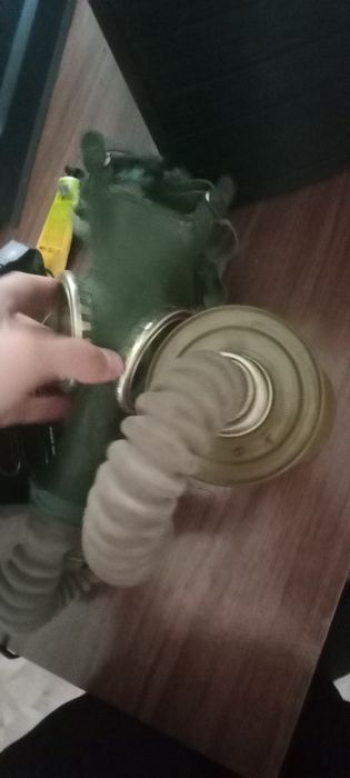 Противогаз целый