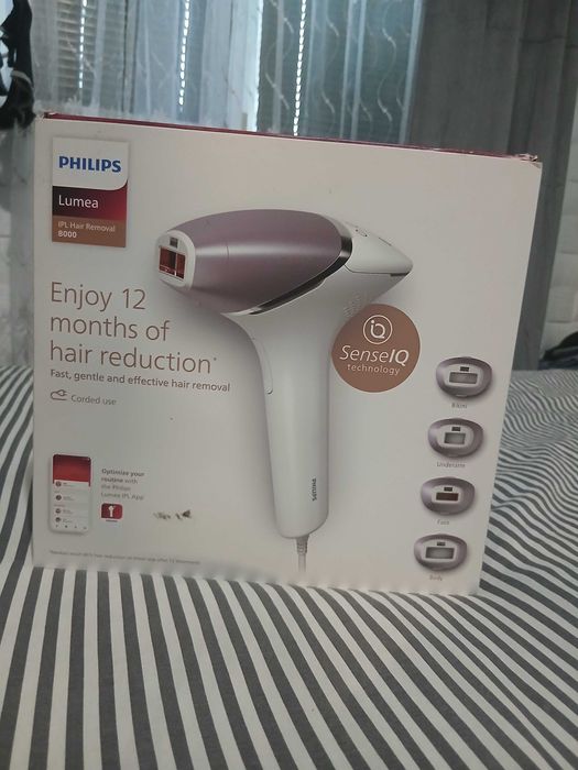 Фотоепилатор Philips Lumea IPL 8000