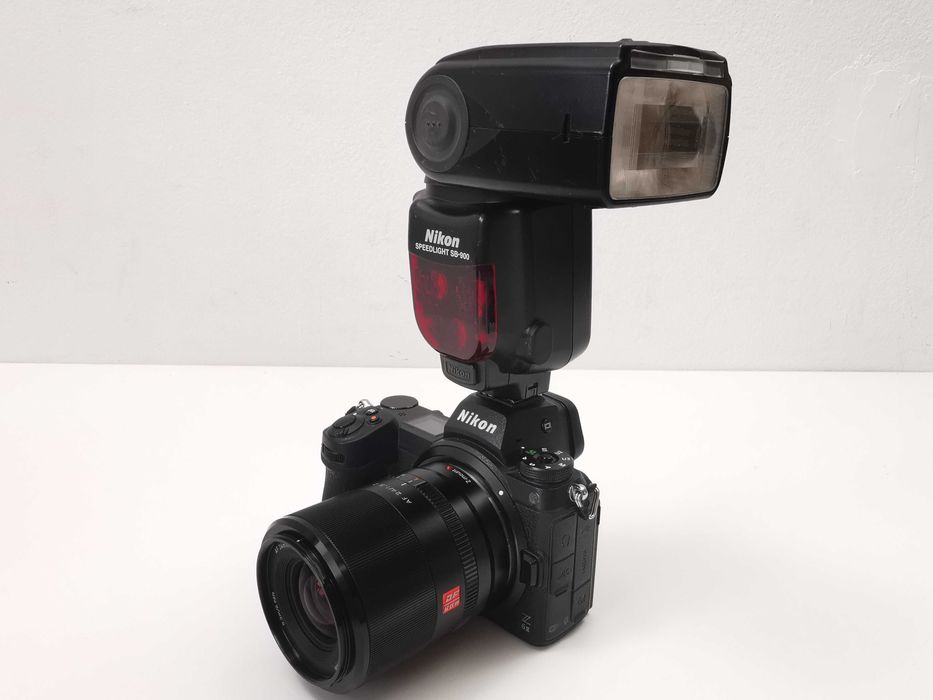 Nikon Speedlight SB-900 в пълен комплект