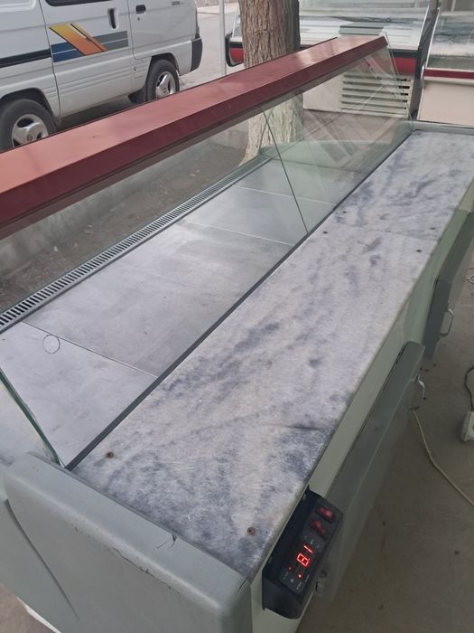 Витрина халаденник азн