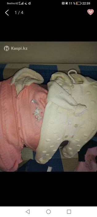 Продам комбинезоны на новорожденных